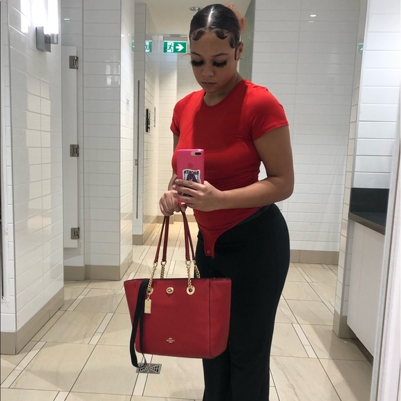 Meet your Posher, Nikole - Picture 1 of 1